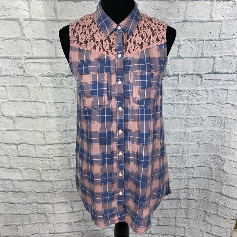 Wild pearl sleeveless plaid button down top w/lace back sz S women